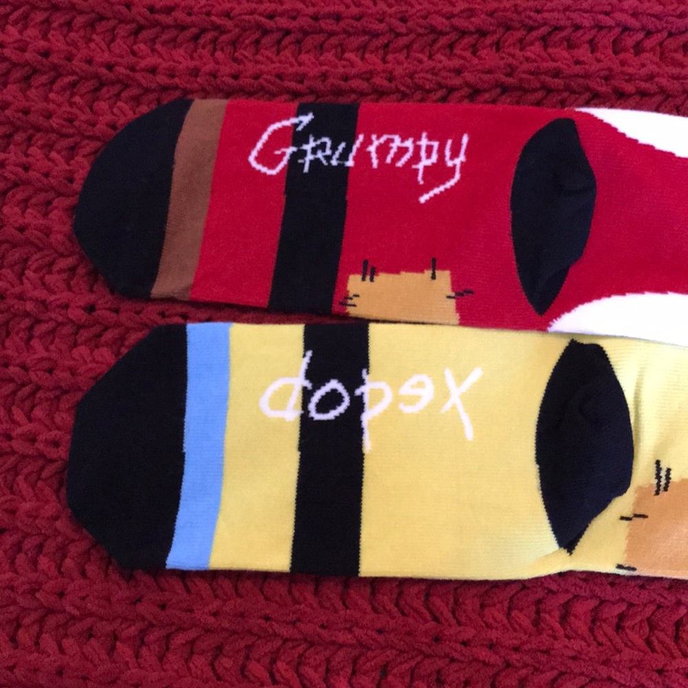 Disney’s Dopey and Grumpy pair of socks - Picture 2 of 6